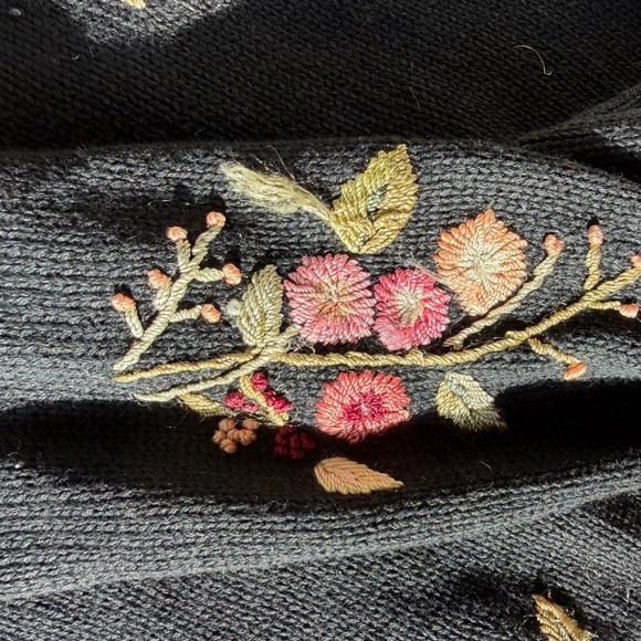Vintage 90s Black Floral Embroidered Cotton/Ramie Cardigan — XL/L —Cottagecore - Picture 5 of 9